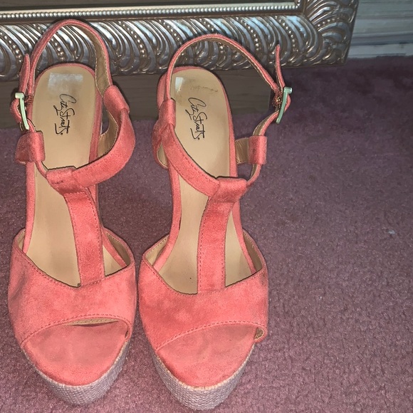 Heels - Picture 2 of 3